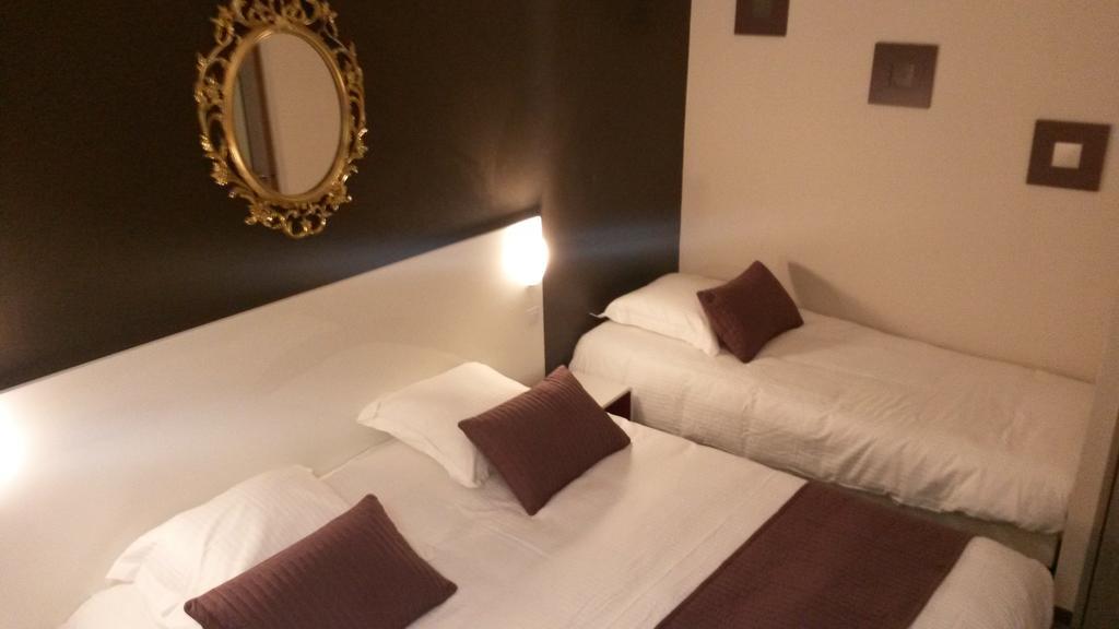 Hotel Du Grand Cerf Douai Room photo